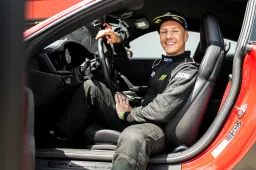 Dominique Aegerter gira a Imola con la Porsche ma non pensa alle auto