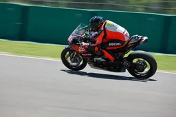 National Trophy 1000 Imola: Ducati V4 in pole position con Luca Conforti