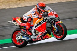 MotoGP: primo giorno ricco di novità tecniche a Silverstone