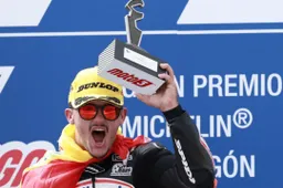 Moto3, Aron Canet: "Mio nonno diceva che non potevo vincere così..."