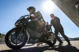 Superbike, Tom Sykes impressiona Jonas Folger: "Guida come un pazzo!"