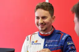 Jorge Lorenzo debutta in GT3 con Lazarus Corse Aston Martin