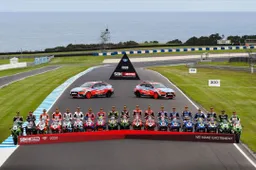 Superbike e Supersport, foto di rito prima del via