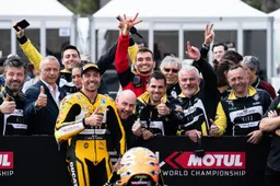 Superbike, il team in estasi "Andrea Iannone è stato forte, forte, forte!"