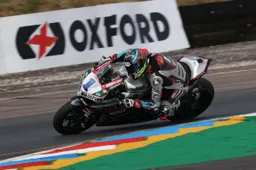 Moto Rapido Ducati saluta lo sponsor Oxford Products per il BSB 2025