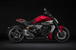 Nuova Ducati XDiavel V4: la cruiser che ridefinisce le regole