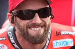 Tom Sykes con Aprilia nel British Superbike a Donington