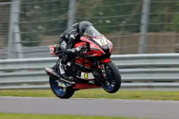 Il British Superbike ritrova il numero 1 a Donington Park