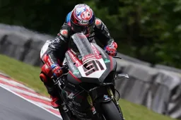 Finalmente Leon Haslam: ritorno alla vittoria nel British Superbike