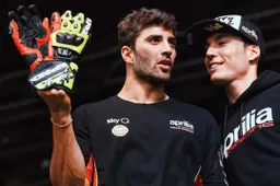 MotoGP, pace fatta tra Andrea Iannone e Aleix Espargaró