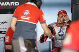 Moto2, Brno: Simone Corsi KO per frattura di un dito del piede