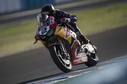 Superbike: Leon Camier ha già portato la Honda davanti alle Ducati!