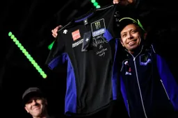 Valentino Rossi campione di beneficenza a Silverstone