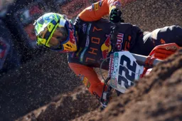 Motocross, Tony Cairoli a -11 da Tim Gajser: "Devo resistere ancora un mese"