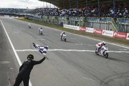 British Talent Cup, Assen, Gara 1: Vittoria e leadership per Rory Skinner