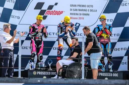 Emozioni a Misano: Bryan Toccaceli premia i piloti Moto2