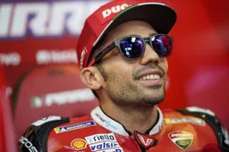 Yamaha, assalto mancato a Michele Pirro. Jonas Folger in Superbike