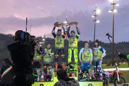 Valentino Rossi il padrone: vince la 100 Km col fratello Luca Marini