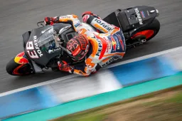 MotoGP, Marc Marquez: "Con i medici abbiamo deciso per l'intervento"