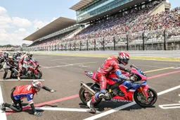 8 Ore Suzuka: Honda a metà dell'opera, la CBR-RR consuma meno