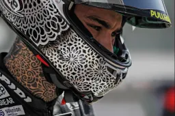 Aron Canet, il tatuaggio sul collo e la fame patita in Moto3