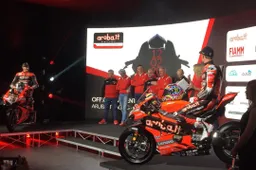 Superbike, Aruba.it svela la Ducati di Chaz Davies e Scott Redding
