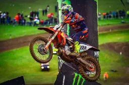 MXGP: Herlings-Gajser aprono il Mondiale, Tony Cairoli sul podio