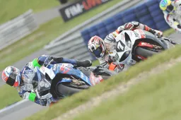 8h Oschersleben: vittoria "mondiale" per Suzuki SERT, 4 case ai primi 4 posti