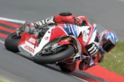 8h Oschersleben Gara: Honda Racing conquista la vittoria