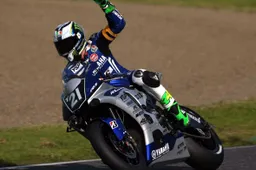 8h Suzuka: Yamaha pole record con Espargaro, Stoner 3° in griglia