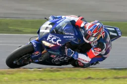 8h Suzuka: trionfo F.C.C. TSR Honda con Rea e Akiyoshi, a fuoco HARC-PRO, KO Yoshimura