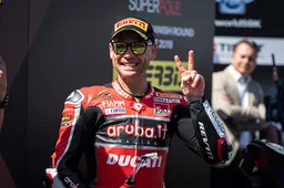 Superbike Jerez: Alvaro Bautista che sprint, Jonathan Rea che rimonta!