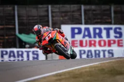 Moto2 Sachsenring: Arbolino inizia, Acosta risponde ed è pole