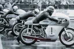 MotoGP, la storia: un iride di sole vittorie? Sì, se sei Agostini, Surtees...