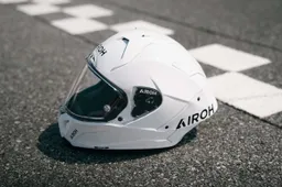 Airoh GP 800 FIM Racing #1 il casco sviluppato per i piloti in vetrina a Misano