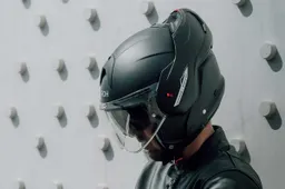 AIROH rivoluziona i caschi flip up con il nuovo MATHISSE II