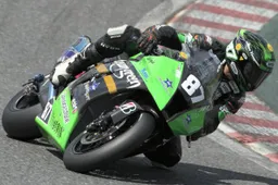 All Japan Superbike: Akira Yanagawa resta in corsa per il campionato