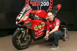 Alastair Seeley alla North West 200 con la Ducati Panigale V4 R