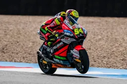 Moto2 Assen: Aldeguer pole da record, tris Boscoscuro