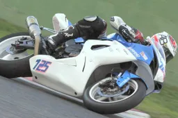 Supersport: Suzuki Suriano vince all'esordio con Baldolini