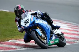 BSB Brands Hatch Prove 1: Alex Lowes su pista bagnata