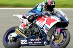 BSB Silverstone Prove 1: Alex Lowes su Joshua Brookes