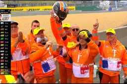 MotoGP: Alex Rins regala il suo casco ai commissari di pista