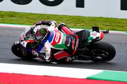 MotoGP, Alex Rins che guaio: frattura di tibia e perone