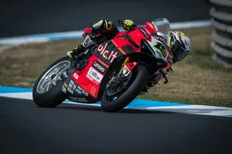 Superbike Estoril, Gara 1: Alvaro Bautista che testa, Ducati che motore!