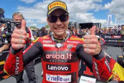 Superbike, Bautista espugna Donington: "Pochi pensavano che potessi vincere"