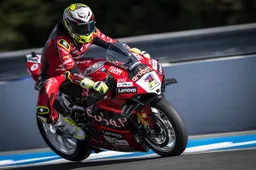 Superbike, test Jerez: riparte la sfida a Bautista e Ducati