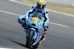 MotoGP: Alvaro Bautista con la sua Suzuki a Brands Hatch