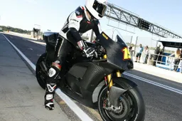 MotoGP: conclusi i test Suzuki a Estoril, bene Bautista