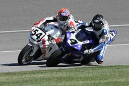 AMA: sorprende l'uscita di scena di Fontana nel calendario